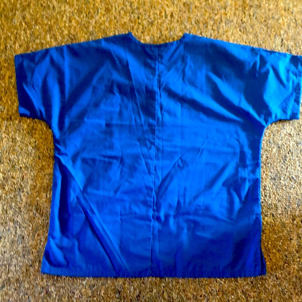 Cherokee Workwear- Medium Scrub top - Picture 2 of 2